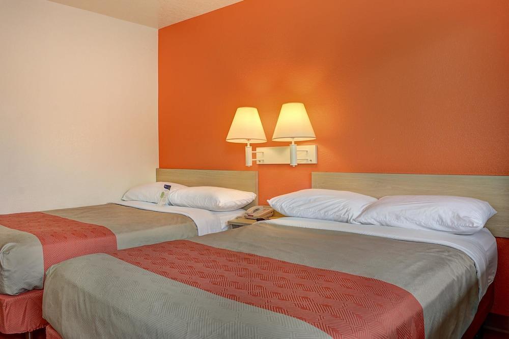 6 Ctrl Hotel